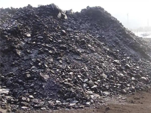 大批聚积的煤矸石